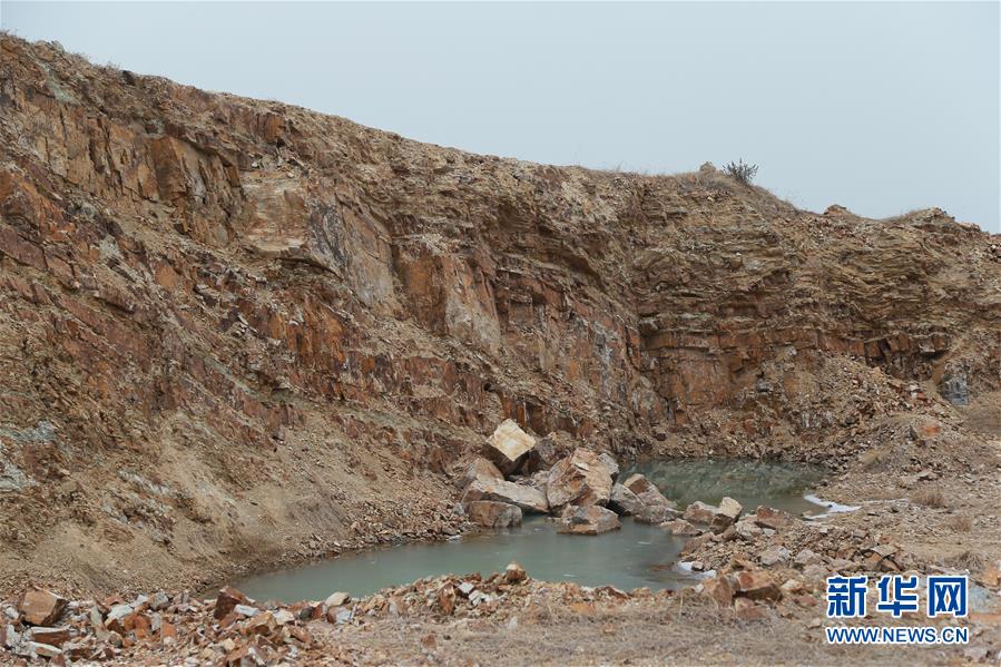 （新華視點(diǎn)&middot;圖文互動）（1）挖掘作業(yè)距漢墓中心僅20米，村民住房出現(xiàn)裂縫&hellip;&hellip;&ldquo;造地&rdquo;如何變挖山？