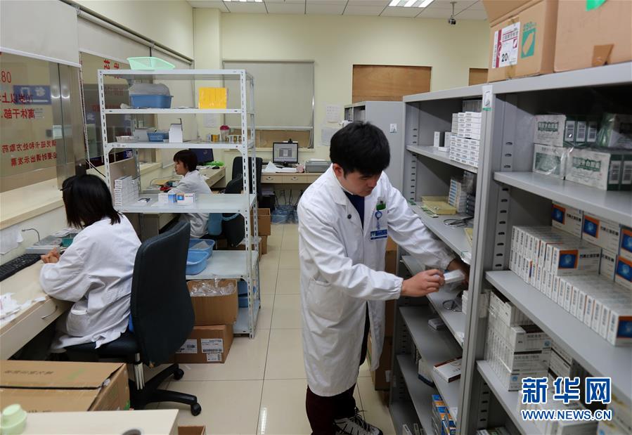 （新華全媒頭條&middot;圖文互動）（1）一粒藥片牽動萬人心，藥品集中采購給你我省了多少？