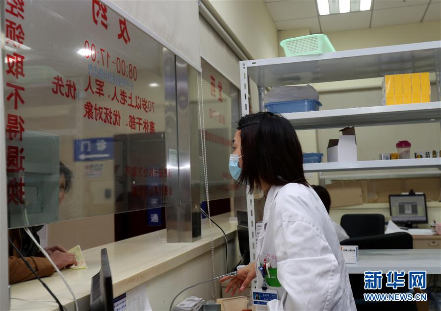 （新華全媒頭條&middot;圖文互動）（4）一粒藥片牽動萬人心，藥品集中采購給你我省了多少？