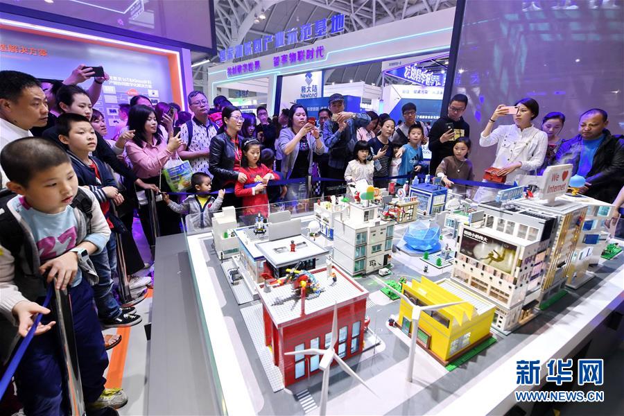 （新華全媒頭條&middot;圖文互動(dòng)）（3）從&ldquo;數(shù)字中國(guó)&rdquo;看中國(guó)發(fā)展新信號(hào)、新亮點(diǎn)、新趨勢(shì)