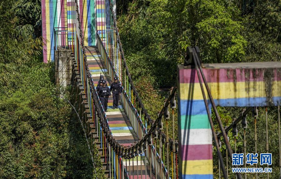 (愛國情 奮斗者·圖文互動)(2)警民情深——記云南貢山縣獨(dú)龍江鄉(xiāng)邊境派出所