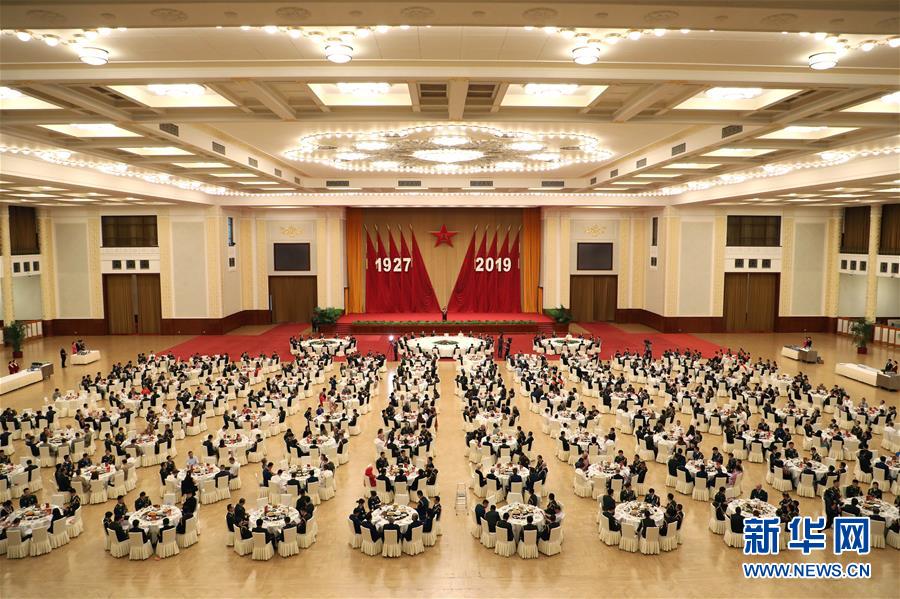 (軍事)國防部舉行盛大招待會熱烈慶祝建軍92周年