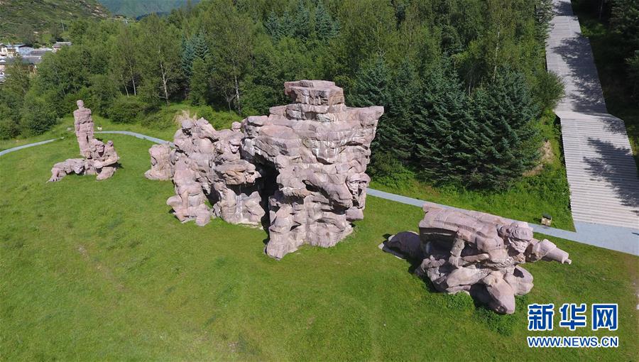 （壯麗70年&middot;奮斗新時(shí)代&mdash;&mdash;記者再走長(zhǎng)征路&middot;圖文互動(dòng)）（2）記者手記：紀(jì)念碑下的隨想