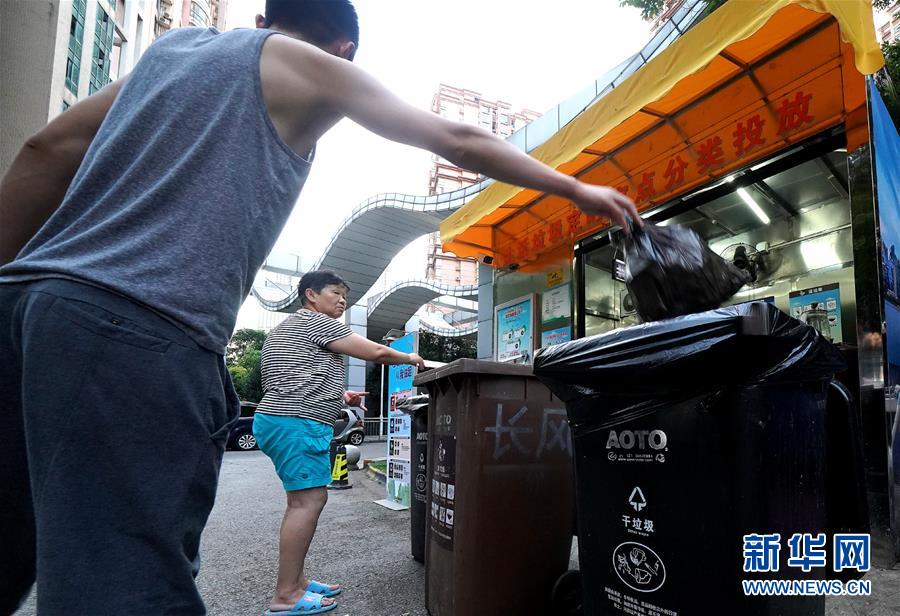 （新華視點&middot;圖文互動）（3）上海垃圾分類&ldquo;滿月&rdquo;：&ldquo;拎得清&rdquo;了，&ldquo;守得住&rdquo;么？