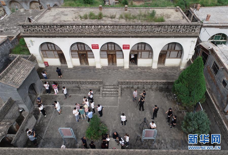 （新華全媒頭條·壯麗70年·奮斗新時(shí)代——記者再走長征路·圖文互動(dòng)）（1）紅星，從這里照耀中國——陜北見證中國革命的歷史轉(zhuǎn)折