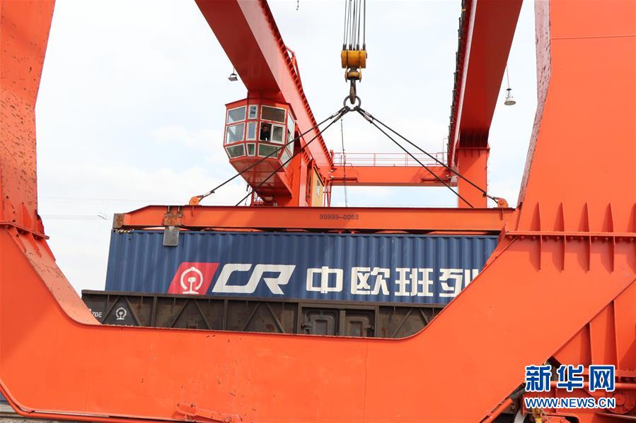 (圖文互動(dòng))(1)鐵路貨場(chǎng)三十余載 見(jiàn)證外貿(mào)發(fā)展變化