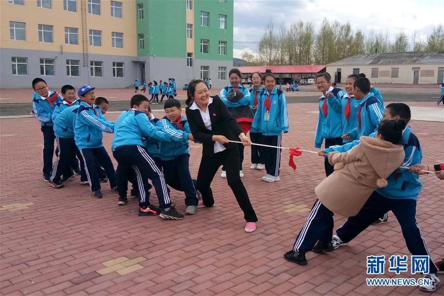 （不忘初心、牢記使命·圖文互動(dòng)）（3）鄉(xiāng)村教師袁艷敏：點(diǎn)亮山區(qū)孩子的夢(mèng)