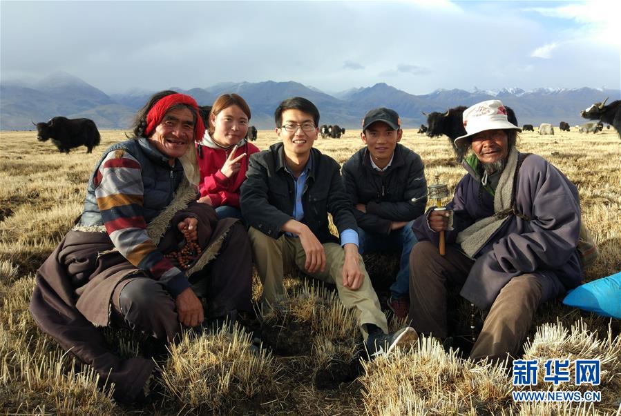 （在習近平新時代中國特色社會主義思想指引下——新時代新作為新篇章·總書記關心的百姓身邊事·圖文互動)（1）“我走進大山，是為了讓你走出大山”——大學生支教故事