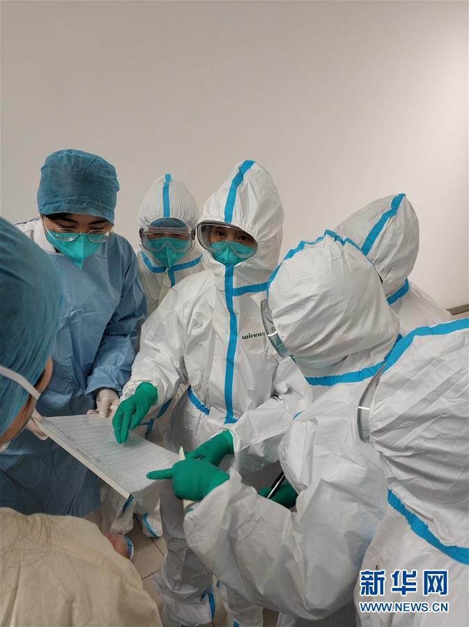 （新華全媒頭條&middot;圖文互動）（4）戰(zhàn)紅區(qū)！&mdash;&mdash;發(fā)生在武漢抗疫隔離病房內(nèi)的故事