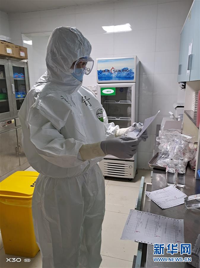 （新華全媒頭條&middot;圖文互動）（7）戰(zhàn)紅區(qū)！&mdash;&mdash;發(fā)生在武漢抗疫隔離病房內(nèi)的故事