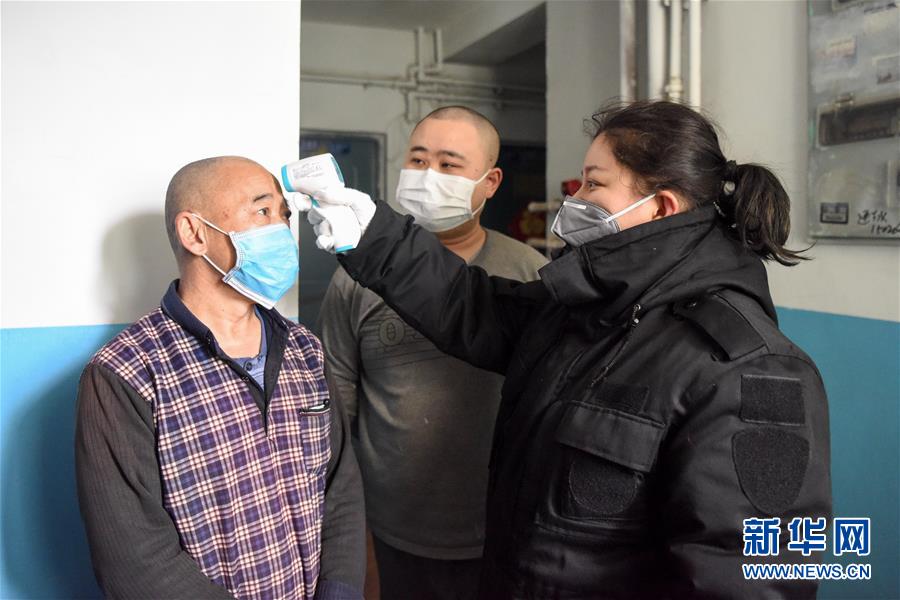 （聚焦疫情防控·圖文互動）（4）“我們多跑跑，居民更安全”——直擊新疆基層社區(qū)疫情防控