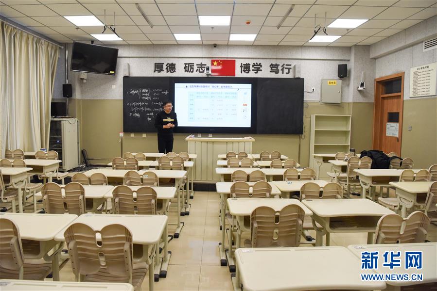 （聚焦疫情防控&middot;圖文互動(dòng)）（2）特寫：一個(gè)人的錄播