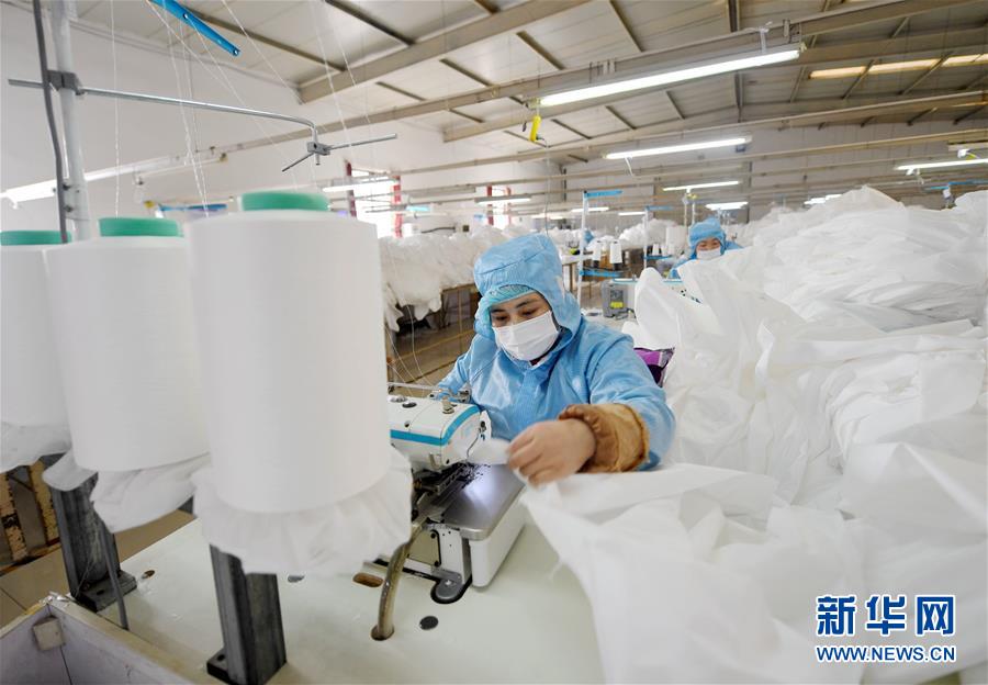 （聚焦疫情防控&middot;圖文互動）（6）我們能多產一件，前方就少一份風險&mdash;&mdash;醫(yī)用防護服&ldquo;河北制造&rdquo;緊急&ldquo;起飛&rdquo;記