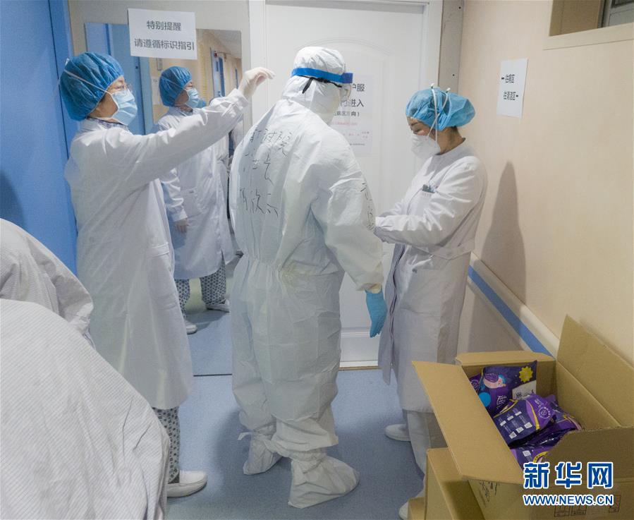 （新華全媒頭條·圖文互動(dòng)）（4）“與國(guó)家同舟，與人民共濟(jì)”——新冠肺炎重癥救治同濟(jì)醫(yī)院戰(zhàn)“疫”直擊