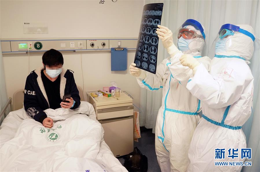 （新華全媒頭條·圖文互動(dòng)）（7）“與國(guó)家同舟，與人民共濟(jì)”——新冠肺炎重癥救治同濟(jì)醫(yī)院戰(zhàn)“疫”直擊