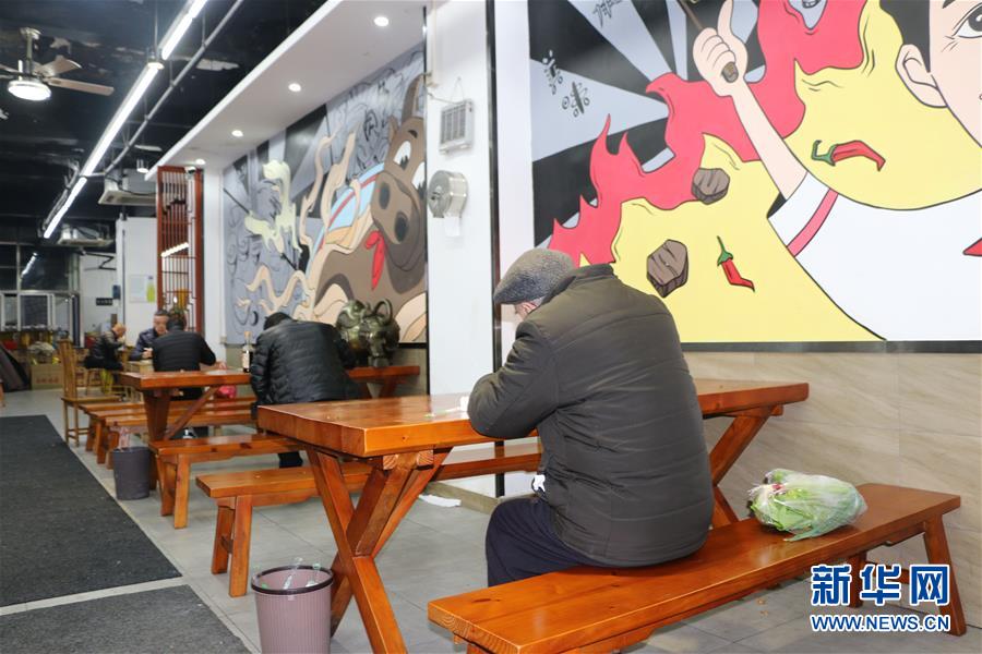 （圖文互動）（5）吃粉擼串，商圈&ldquo;打卡&rdquo;，動車出廠&mdash;&mdash;湖南&ldquo;標(biāo)簽&rdquo;復(fù)蘇記