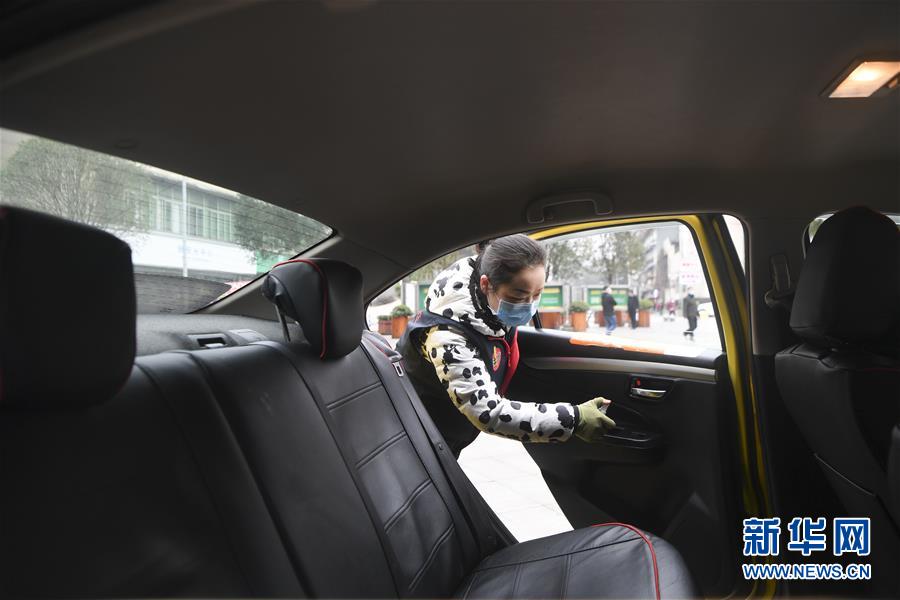 （聚焦疫情防控&middot;圖文互動(dòng)）（3）&ldquo;讓醫(yī)務(wù)人員無(wú)后顧之憂！&rdquo;&mdash;&mdash;重慶志愿者&ldquo;守護(hù)&rdquo;千余名一線醫(yī)護(hù)人員家屬見(jiàn)聞