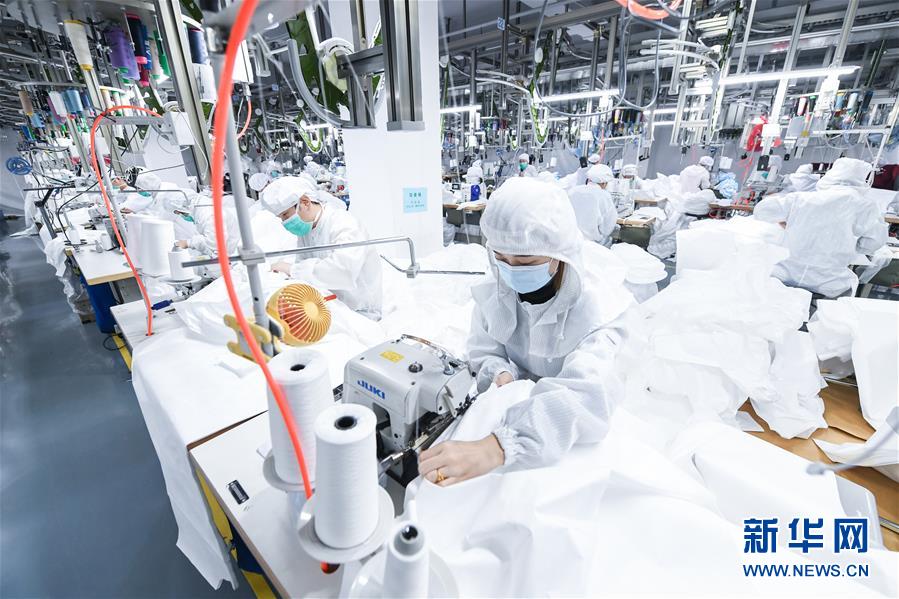 （新華全媒頭條·在習(xí)近平新時代中國特色社會主義思想指引下——新時代新作為新篇章·圖文互動）（12）同心戰(zhàn)“疫”彰顯人民至上——各地各部門貫徹落實習(xí)近平總書記重要指示精神統(tǒng)籌推進(jìn)疫情防控和經(jīng)濟社會發(fā)展 
