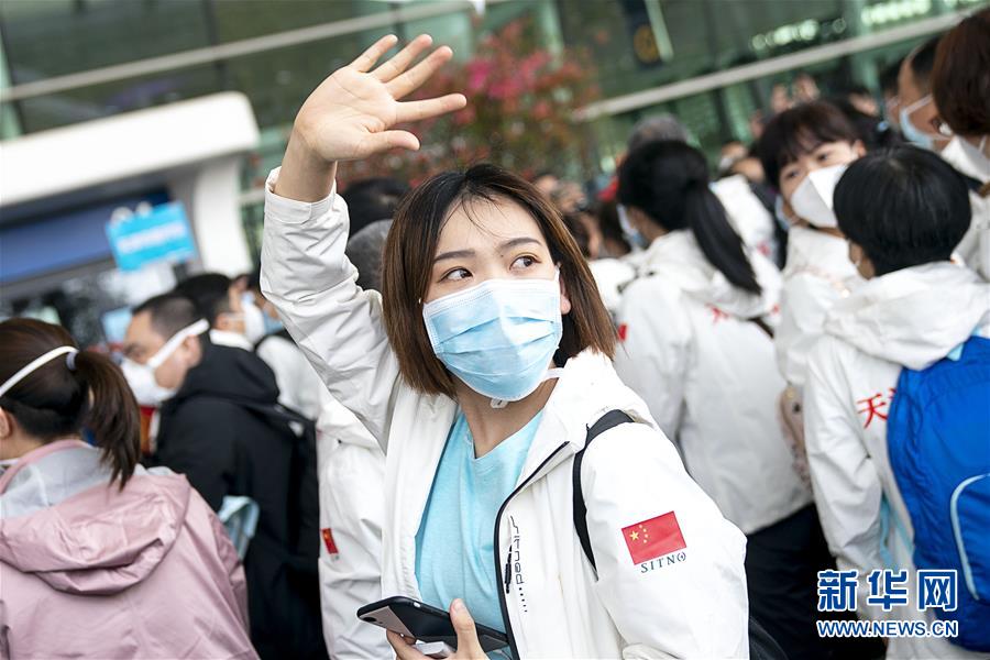 （新華全媒頭條&middot;圖文互動）（4）最美逆行者，武漢永遠記得你！&mdash;&mdash;首批援鄂醫(yī)療隊返程紀實