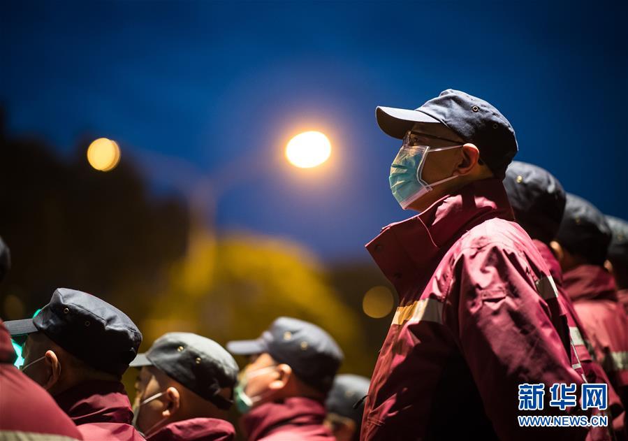 （新華全媒頭條&middot;圖文互動）（12）最美逆行者，武漢永遠記得你！&mdash;&mdash;首批援鄂醫(yī)療隊返程紀實