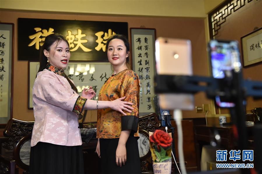 （圖文互動）（4）京城老字號&ldquo;試水&rdquo;網(wǎng)絡直播 探索非遺&ldquo;活態(tài)&rdquo;傳承