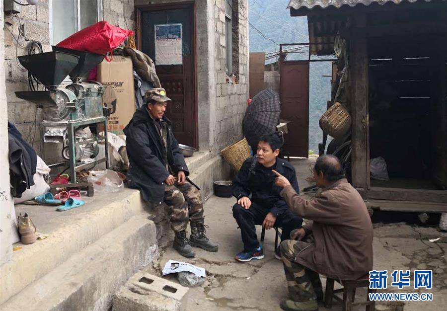 （在習(xí)近平新時(shí)代中國(guó)特色社會(huì)主義思想指引下&mdash;&mdash;新時(shí)代新作為新篇章&middot;習(xí)近平總書(shū)記關(guān)切事&middot;圖文互動(dòng)）（5）啃下最后的硬骨頭&mdash;&mdash;脫貧攻堅(jiān)掛牌督戰(zhàn)進(jìn)行時(shí)