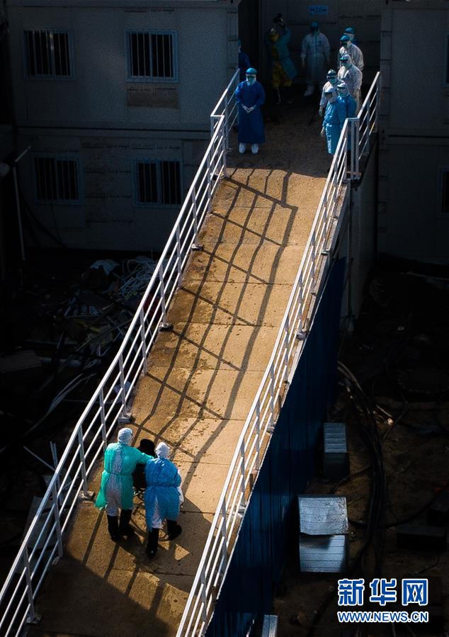 （聚焦疫情防控&middot;圖文互動）（10）分秒必爭！一切為了治病救人&mdash;&mdash;中國抗疫生命至上的生動實踐