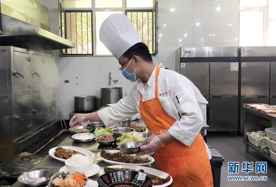 (聚焦復(fù)工復(fù)產(chǎn)·圖文互動(dòng))(3)春暖花開(kāi)迎客來(lái)——天津餐飲業(yè)回暖一線直擊
