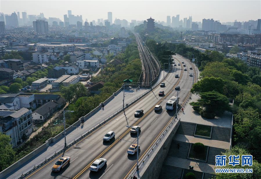 （新華全媒頭條&middot;圖文互動）（13）從人民中汲取磅礴力量&mdash;&mdash;習近平總書記同出席2020年全國兩會人大代表、政協(xié)委員共商國是紀實