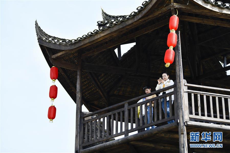 （新華全媒頭條&middot;圖文互動）（20）從人民中汲取磅礴力量&mdash;&mdash;習近平總書記同出席2020年全國兩會人大代表、政協(xié)委員共商國是紀實