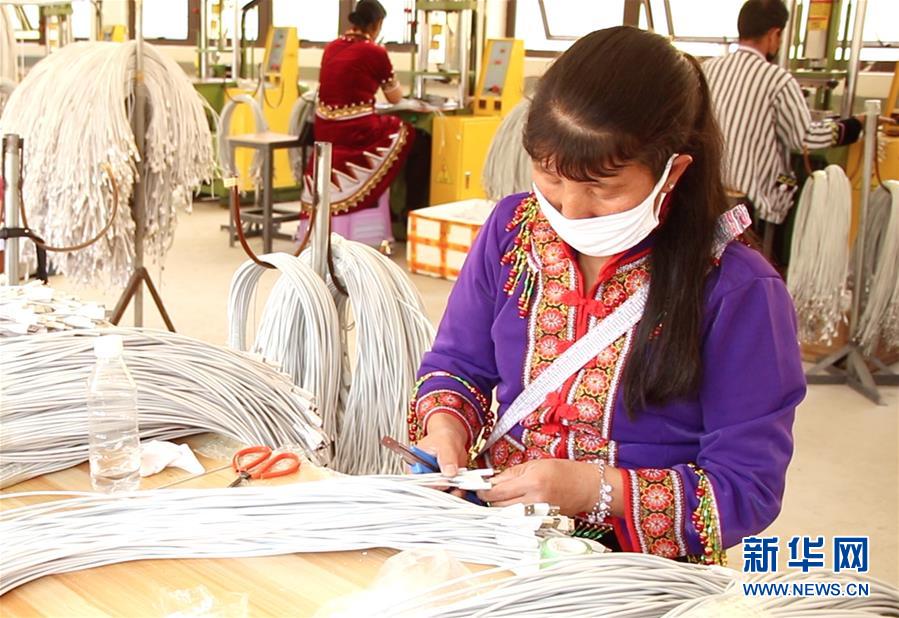 （新華全媒頭條&middot;兩會(huì)精神看落實(shí)&middot;圖文互動(dòng)）（2）努力讓群眾看到變化得到實(shí)惠&mdash;&mdash;落實(shí)全國(guó)兩會(huì)精神持續(xù)保障和改善民生述評(píng)