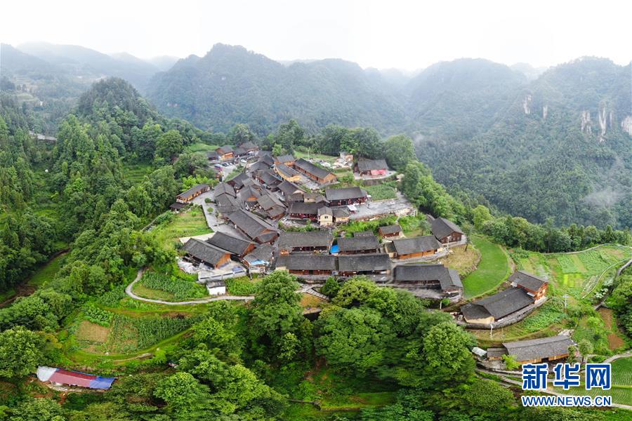 （新華全媒頭條·走向我們的小康生活·圖文互動）（7）那山，那人，那苗寨——十八洞村三代人的奮斗史