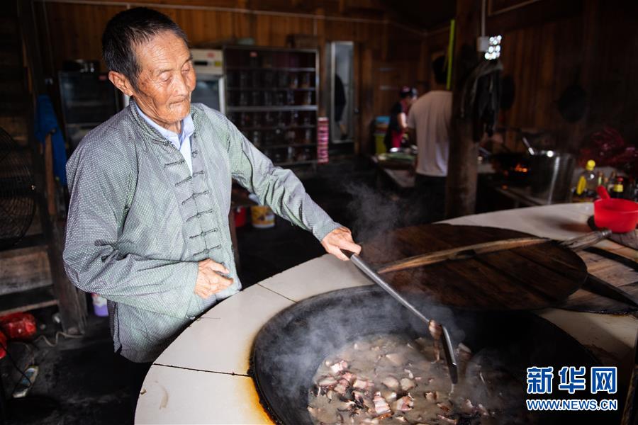（新華全媒頭條·走向我們的小康生活·圖文互動）（8）那山，那人，那苗寨——十八洞村三代人的奮斗史