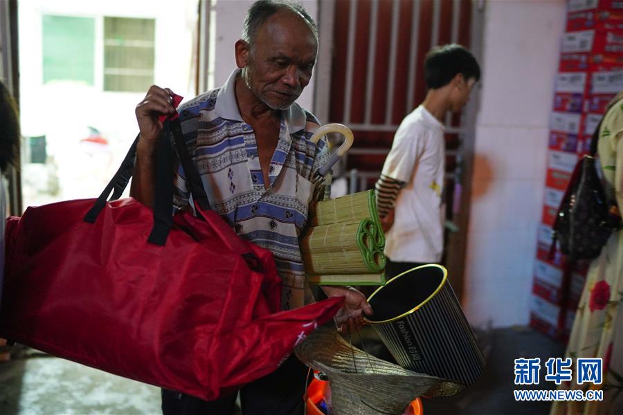 (在習(xí)近平新時代中國特色社會主義思想指引下——新時代新作為新篇章·習(xí)近平總書記關(guān)切事·圖文互動)(3)遮風(fēng)雨 送安穩(wěn)——受災(zāi)群眾轉(zhuǎn)移安置中的暖心故事