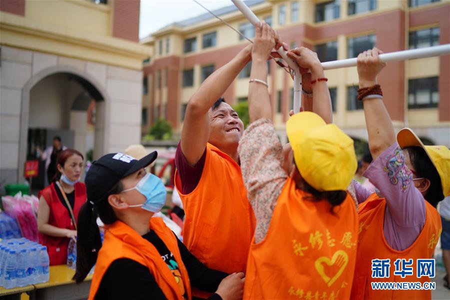 (在習(xí)近平新時代中國特色社會主義思想指引下——新時代新作為新篇章·習(xí)近平總書記關(guān)切事·圖文互動)(5)遮風(fēng)雨 送安穩(wěn)——受災(zāi)群眾轉(zhuǎn)移安置中的暖心故事