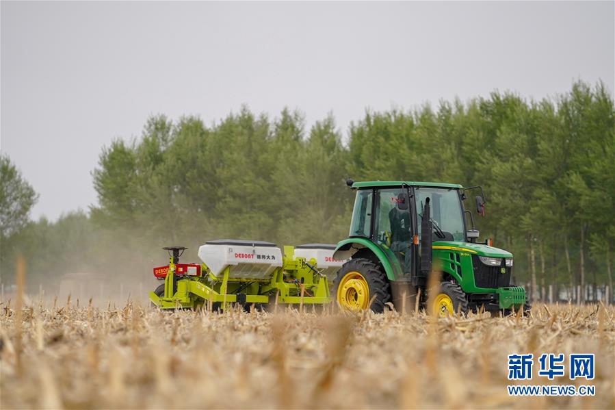 （在習(xí)近平新時(shí)代中國(guó)特色社會(huì)主義思想指引下&mdash;&mdash;新時(shí)代新作為新篇章&middot;習(xí)近平總書記關(guān)切事&middot;圖文互動(dòng)）（7）為黑土加&ldquo;油&rdquo;&mdash;&mdash;&ldquo;耕地中的大熊貓&rdquo;，我們這樣保護(hù)