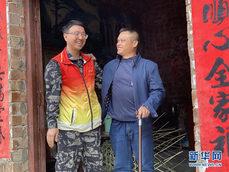 （在習(xí)近平新時(shí)代中國(guó)特色社會(huì)主義思想指引下——新時(shí)代新作為新篇章·習(xí)近平總書記關(guān)切事·圖文互動(dòng)）（4）青春做伴，西部放歌——走近扎根西部建設(shè)邊疆的大學(xué)生們