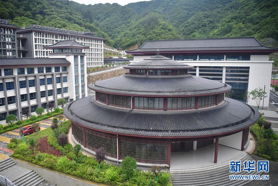 （新華視點(diǎn)&middot;圖文互動(dòng)）（4）學(xué)校建漂亮點(diǎn)本無(wú)錯(cuò)，為何這所&ldquo;豪華中學(xué)&rdquo;讓人困惑？