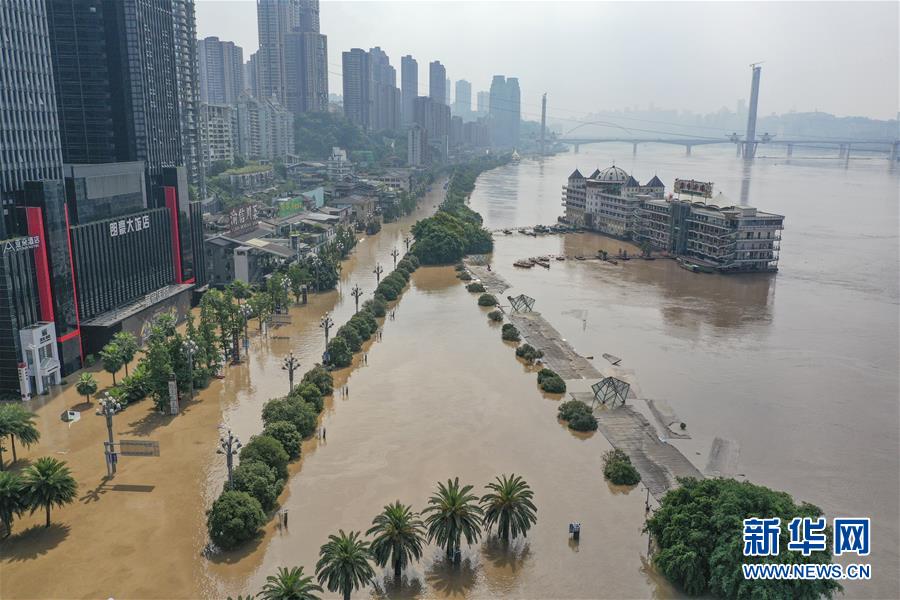 （防汛抗洪·圖文互動）（10）救援，在被洪水漫過的街巷之間——直擊重慶長江、嘉陵江抗洪一線