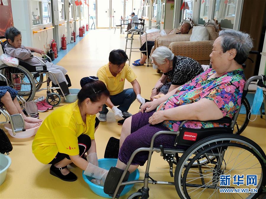 （走向我們的小康生活·圖文互動(dòng)）（3）北京“老有所養(yǎng)”的床邊、身邊、周邊事