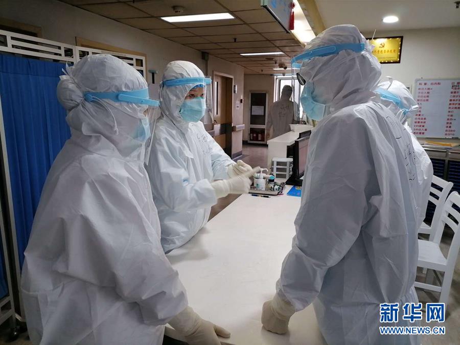 （抗疫一線醫(yī)務人員英雄群體·圖文互動）（3）“救治危重病人，我們拼盡全力”——記四川大學華西醫(yī)院援鄂重癥救治醫(yī)療隊