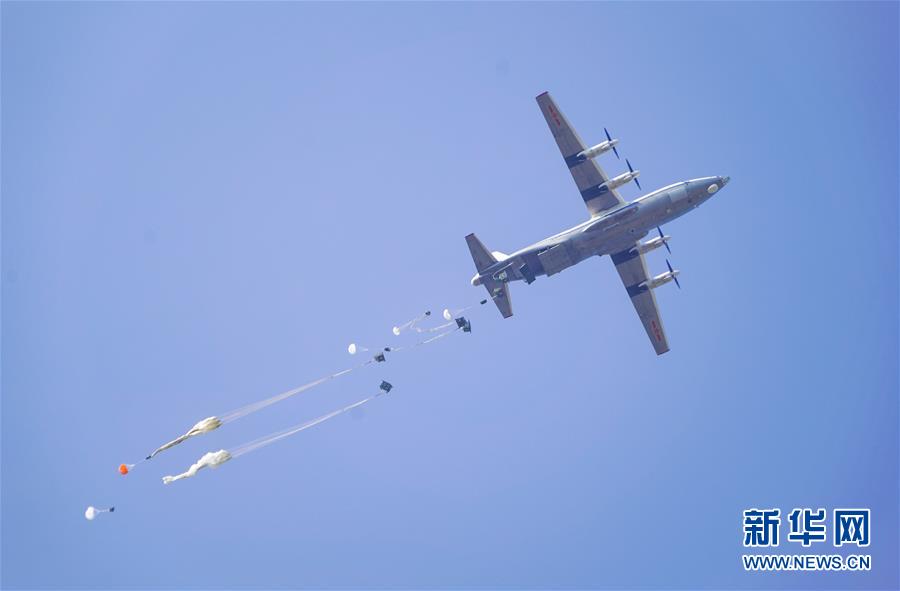 （在習(xí)近平強(qiáng)軍思想指引下&middot;我們?cè)趹?zhàn)位報(bào)告&middot;圖文互動(dòng)）（4）朵朵傘花綻放，勝戰(zhàn)精兵天降&mdash;&mdash;空降兵部隊(duì)某旅教導(dǎo)員余海龍帶領(lǐng)官兵傳承黃繼光精神記事