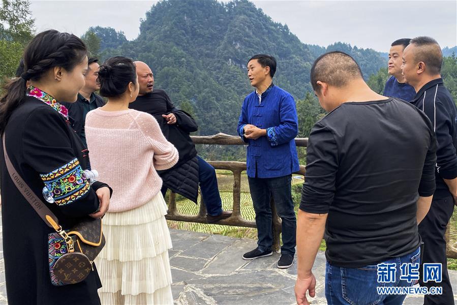 （在習(xí)近平新時代中國特色社會主義思想指引下——新時代新作為新篇章·習(xí)近平總書記關(guān)切事·圖文互動）（1）精準(zhǔn)扶貧7年，十八洞村“長”出10余種新職業(yè)