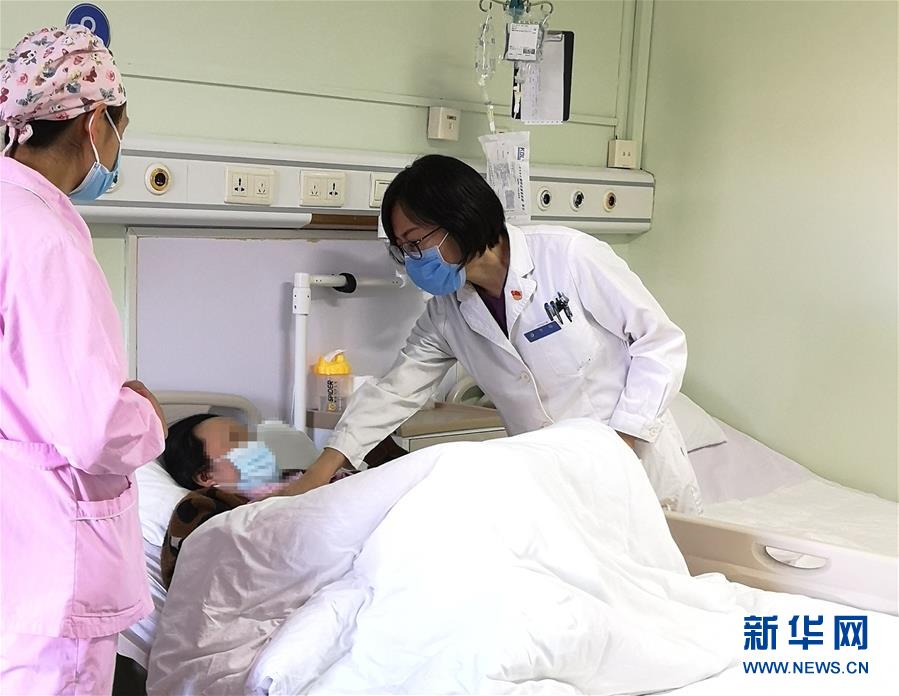 (新華全媒頭條·圖文互動(dòng))(3)不放棄每一位病患——抗艾一線(xiàn)工作者群像掃描
