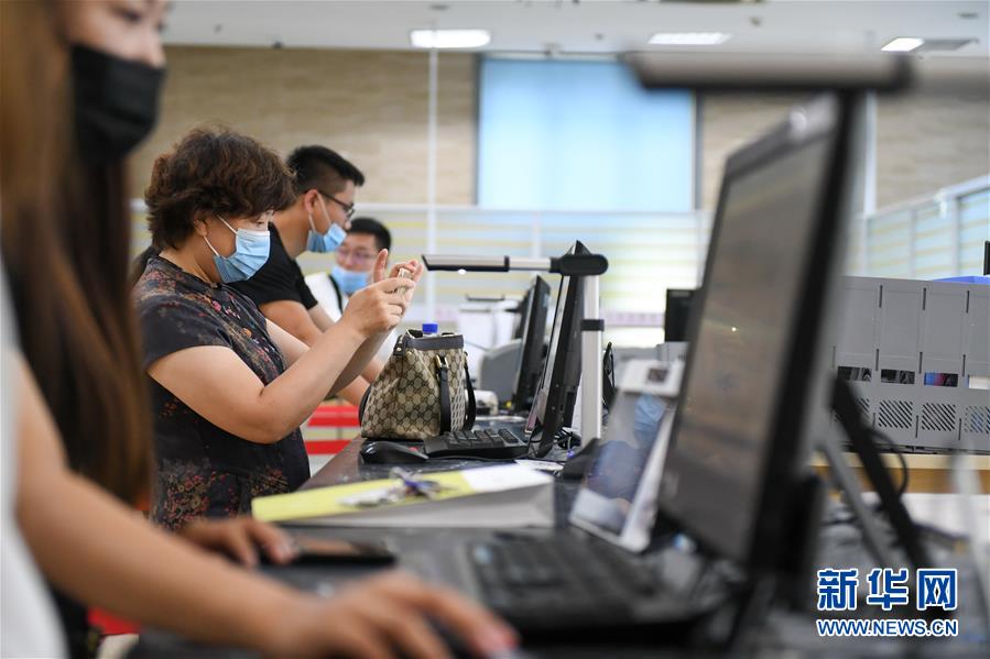 （在習(xí)近平新時(shí)代中國特色社會主義思想指引下——新時(shí)代新作為新篇章·習(xí)近平總書記關(guān)切事·圖文互動(dòng)）（9）激發(fā)每個(gè)經(jīng)濟(jì)“細(xì)胞”的活力——千方百計(jì)把市場主體保護(hù)好