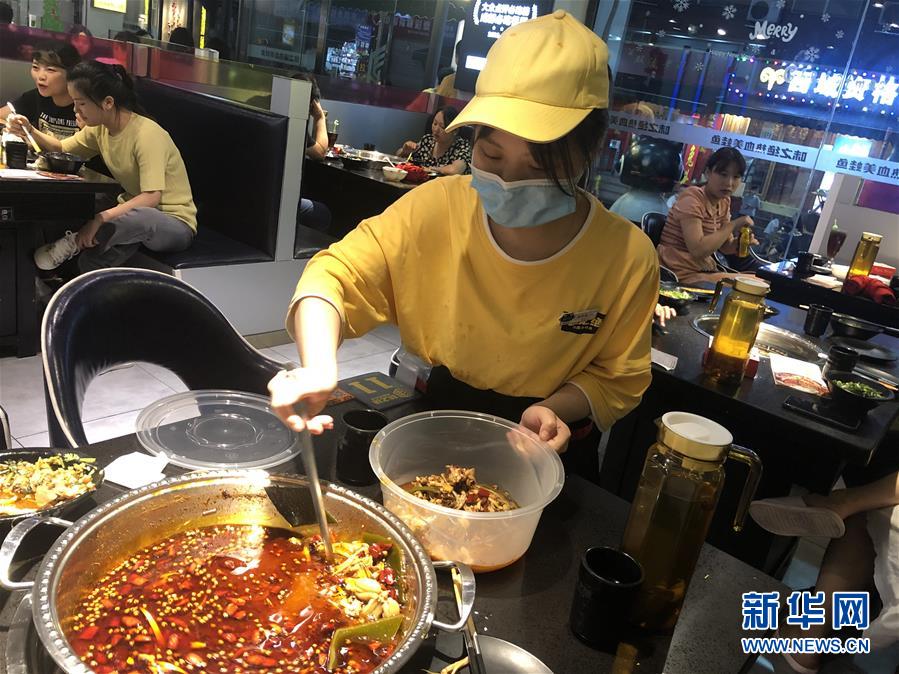 （在習(xí)近平新時(shí)代中國特色社會(huì)主義思想指引下——新時(shí)代新作為新篇章·習(xí)近平總書記關(guān)切事·圖文互動(dòng)）（1）珍惜盤中餐，狠剎浪費(fèi)風(fēng)——各地積極行動(dòng)堅(jiān)決制止餐飲浪費(fèi)