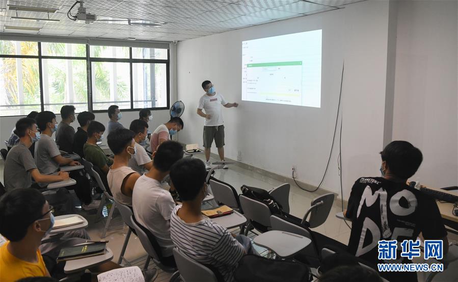 （在習(xí)近平新時(shí)代中國(guó)特色社會(huì)主義思想指引下&mdash;&mdash;新時(shí)代新作為新篇章&middot;習(xí)近平總書(shū)記關(guān)切事&middot;圖文互動(dòng)）（9）我家大門(mén)常打開(kāi)&mdash;&mdash;經(jīng)濟(jì)特區(qū)全方位對(duì)外開(kāi)放故事