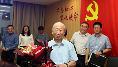 新黨員陳振新：“雖已耄耋，紅心向黨！”