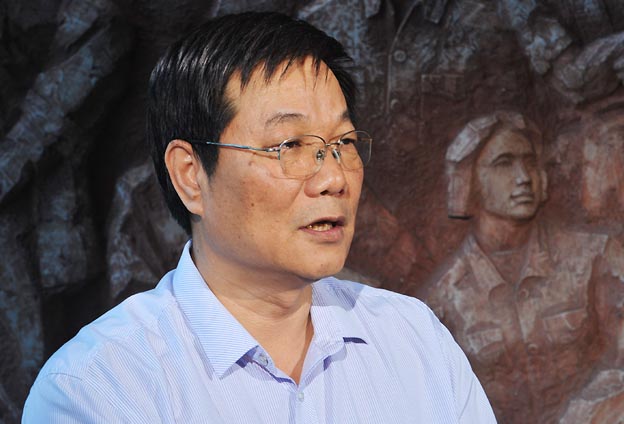 我們把黨的政治優(yōu)勢和現(xiàn)代企業(yè)制度優(yōu)勢結(jié)合起來，建立完善決策、執(zhí)行、監(jiān)督三個(gè)體系。
