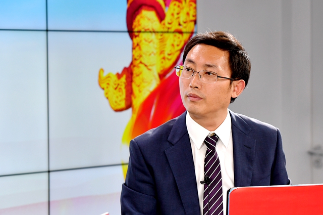 繼往是為了開來，那么開什么來？我們的未來是什么？我們現(xiàn)在站在什么歷史方位上？往哪里去走？